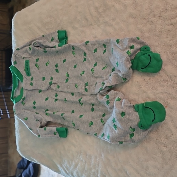 4 Pairs Carter's pajamas - Picture 2 of 7